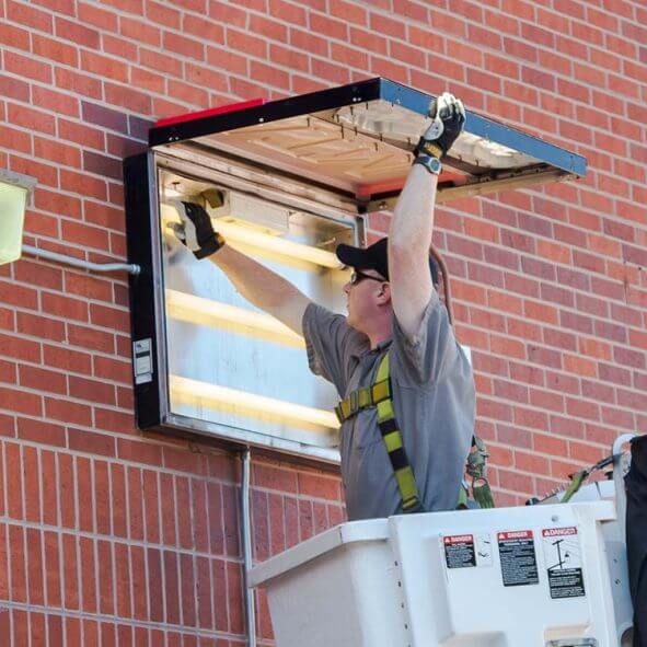 Наша компания может смонтировать рекламную конструкцию любой сложности.